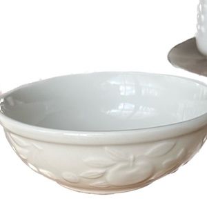 Vintage Gibson fruit embossed bowls set of three.